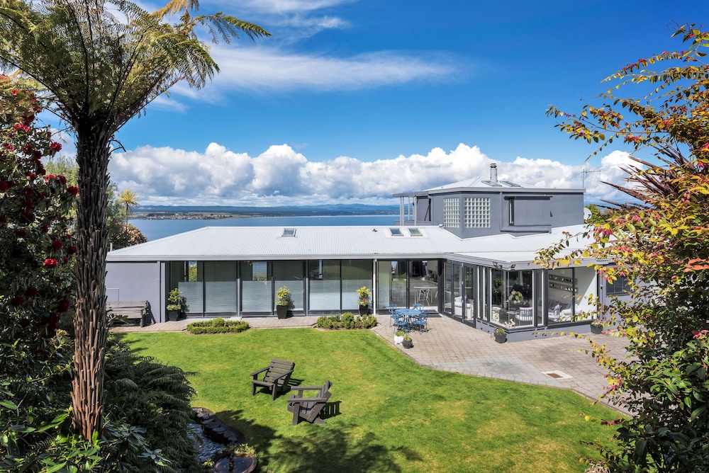 Lake Taupo Luxury & Getaways View Retreats