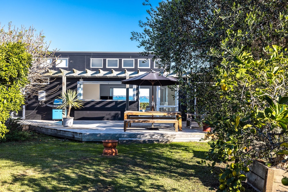 Driftwood Beach House Luxury Villa Waiheke Island, NZ