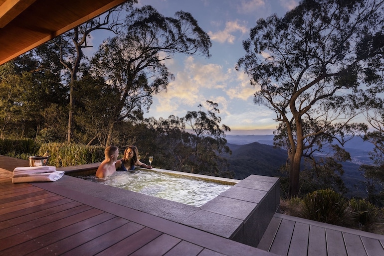 Spicers Peak Lodge spa tub with mountain views
