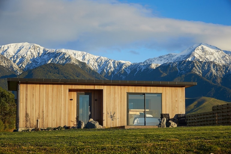 Glenburn Coastal Retreat has the majestic mountain ranges as its backdrop