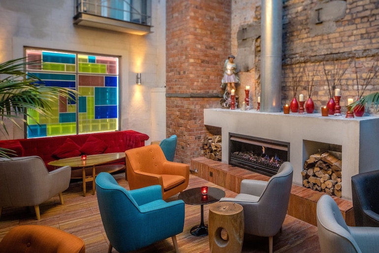 Hotel Debrett has a colourful and friendly atmosphere with warm cabin vibes, making it one of the more unique luxury hotels in Auckland. 