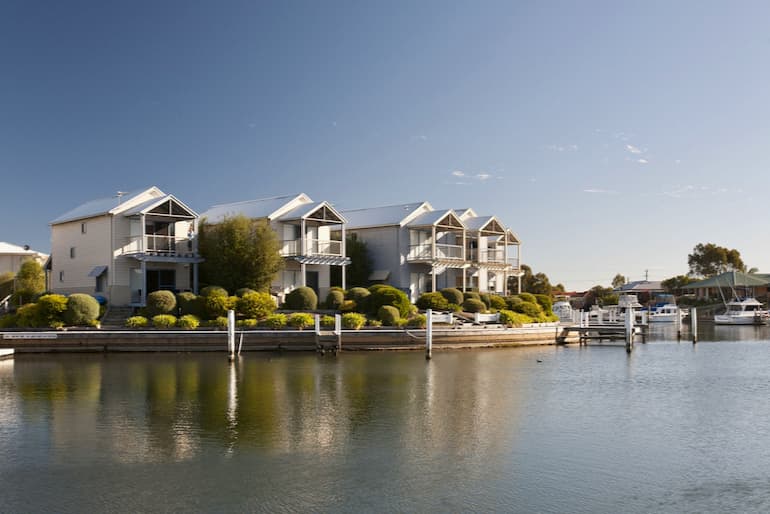 Captains Cove Waterfront Resort's beautiful lakeside villas.