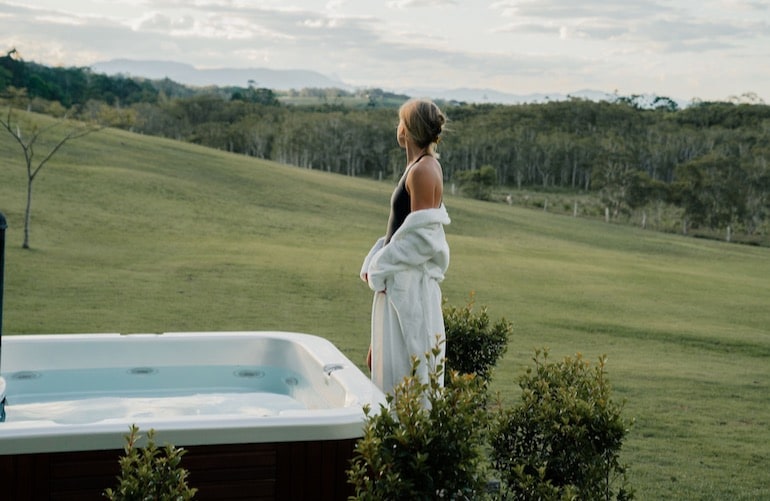 Outdoor jetted tub at Cape Byron retreat