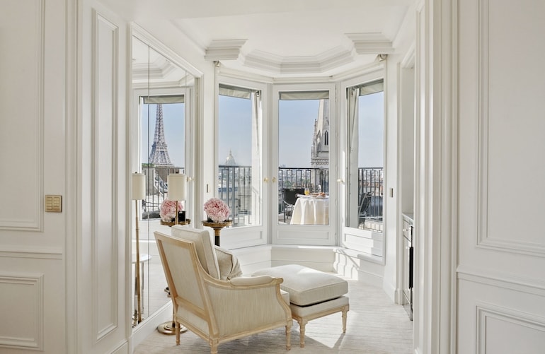 Four Seasons Hotel George V, Paris celebrates love